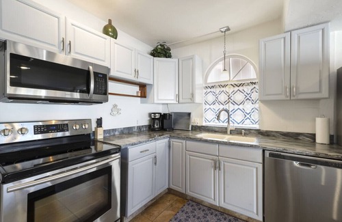 Cedar Key House | Walkable bayside home with private dock and large outdoor living area