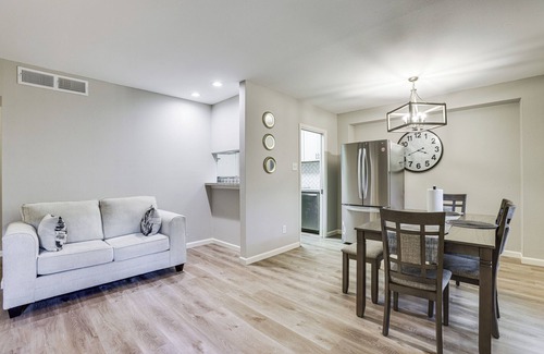 Houston Condo | Walkable Condo in Uptown: 2 Mi to Houston Galleria