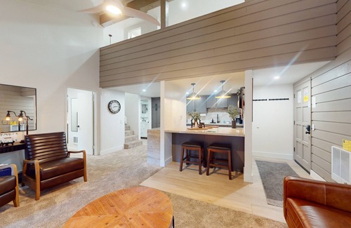 Mammoth Lakes Condo | Walkable Corner Condo w/Fireplace & Shared Pool/Hot Tub/Sauna/Tennis