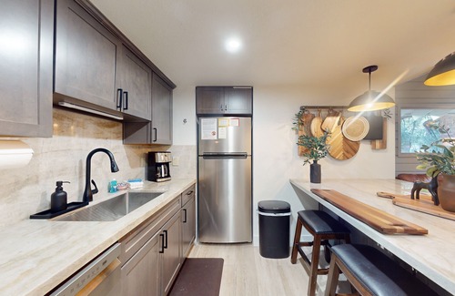 Mammoth Lakes Condo | Walkable Corner Condo w/Fireplace & Shared Pool/Hot Tub/Sauna/Tennis