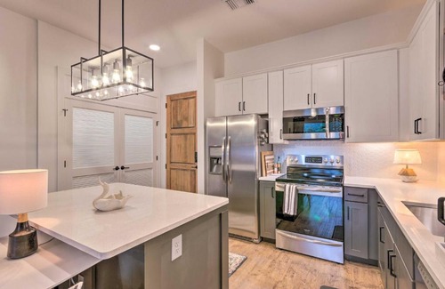 Asheville Apartment | Walkable Downtown Asheville Condo with Balcony