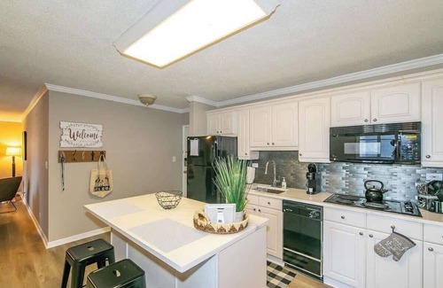 Downtown Atlanta Condo | Walkable Downtown Condo Near Mercedes-Benz & World of Coke