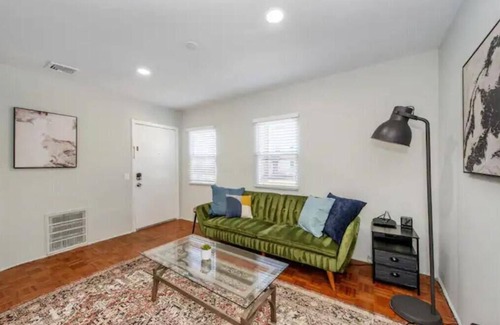 South Orange Apartment | Walkable downtown apartment steps from NYC Train🚉