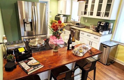 Downtown Buffalo House | Walkable Elmwood Cottage, No Chores 2Bath 2BR 1Car
