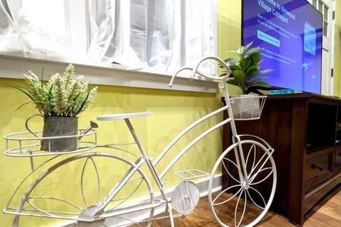 Downtown Buffalo House | Walkable Elmwood Cottage, No Chores 2Bath 2BR 1Car
