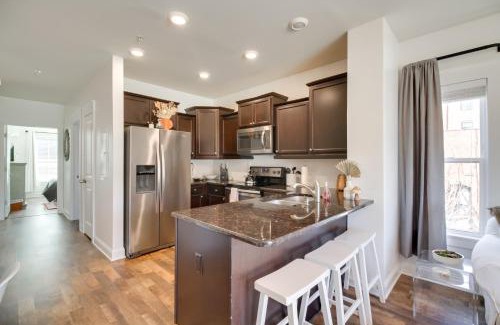 Central Business District Apartment | Walkable Lynchburg Condo with Private Balcony
