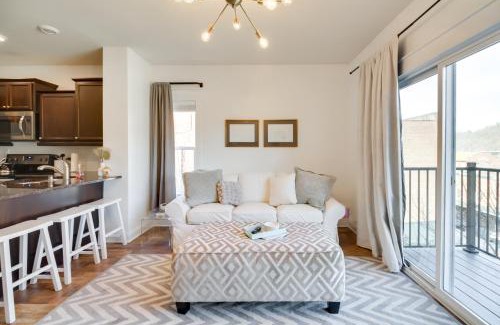 Central Business District Apartment | Walkable Lynchburg Condo with Private Balcony