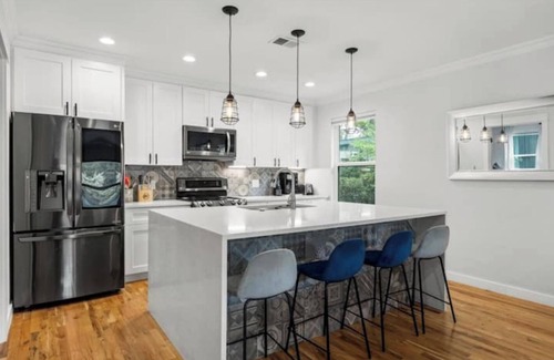 Holly House | Walkable MCM 2Bedroom House - Perfect Location!