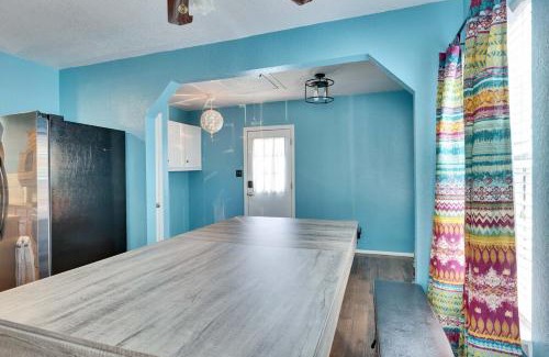 Govalle House | Walkable Oasis and Guest Suite with Pickleball Court