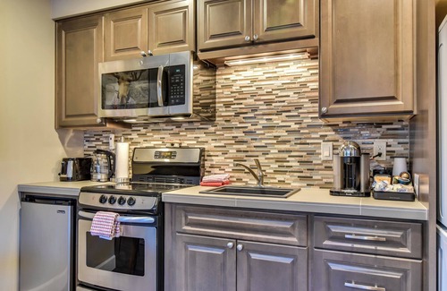 Goose Hollow Apartment | Walkable Portland Studio < 1 Mi to Dtwn!