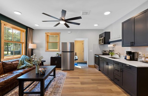 Black Mountain House | Walkable retreat with Hot tub