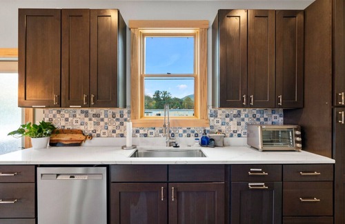 Black Mountain House | Walkable retreat with Hot tub