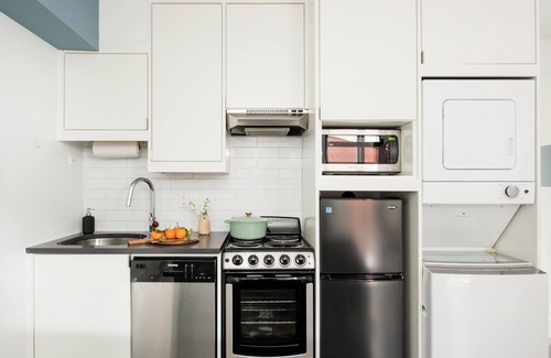 Poncey-Highland Apartment | Walkable Rooftop Skyline Dreamy