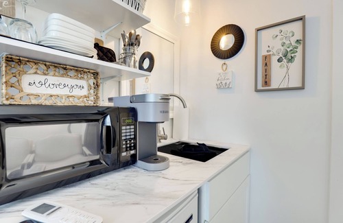 Hammondsport Apartment | Walkable Studio on Historic Hammondsport Property!