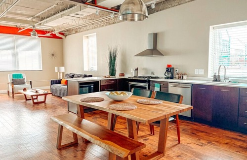 Downtown Greensboro Apartment | Walkable to Tanger and Coffee Shop!