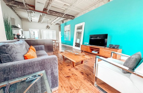 Downtown Greensboro Apartment | Walkable to Tanger and Coffee Shop!