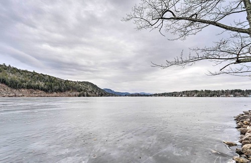 Poultney Cottage | Walkable Waterfront Cottage w/ Deck, Fire Pit