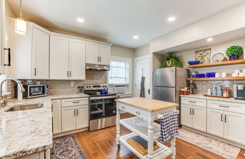 Zelienople House | Walkable Zelienople Home w/Patio & Grill!