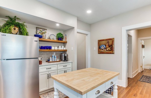 Zelienople House | Walkable Zelienople Home w/Patio & Grill!
