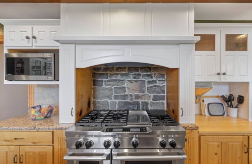 Walker Lake Cabin | Walker Lake Lodge | Right Near Walker Lake + Hot Tub!