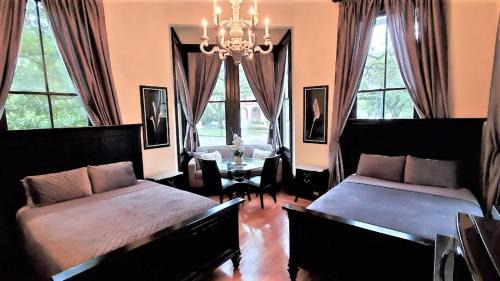 Faubourg Livaudais House | Walker Mansion on St Charles Ave - Unit 2