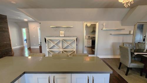Faubourg Livaudais Apartment | Walker Mansion on St Charles Ave - Unit 6