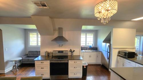 Faubourg Livaudais Apartment | Walker Mansion on St Charles Ave - Unit 6