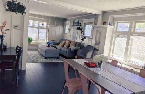 Queen Anne House | Walker's Paradise 1 with 2 free parking lots