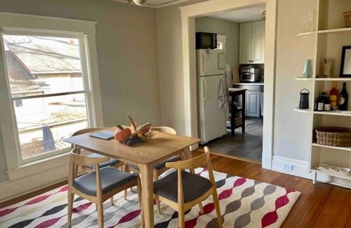 Old West Side House | “Walkers’ Paradise”-Old Westside 2nd floor Apartment in Historic House
