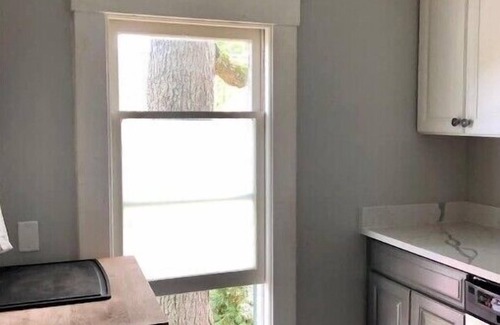 Old West Side House | “Walkers’ Paradise”-Old Westside 2nd floor Apartment in Historic House