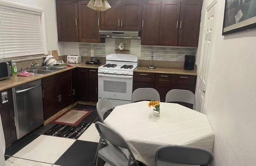 Southwest Anaheim Apartment | Walking Disney 2-bedroom Guest unit in Anaheim