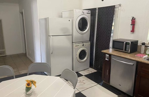 Southwest Anaheim Apartment | Walking Disney 2-bedroom Guest unit in Anaheim