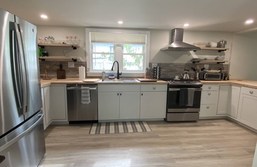Saratoga Springs House | Walking Distance to Everything! Pet Friendly with Fully Fenced Yard! Track/SPAC