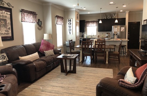 Breezy Heights House | WALKING DISTANCE TO ALL TEXAS A&M EVENTS!