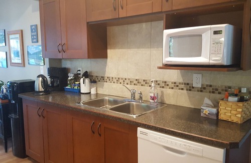 Swansea Point Cottage | Walking distance to public beach & boat launch