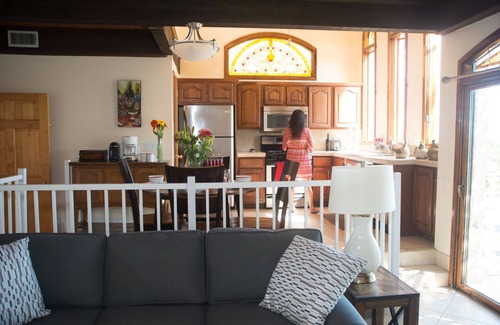North of Montana House | WALKING DISTANCE FROM 5 STAR RESTURANTS!