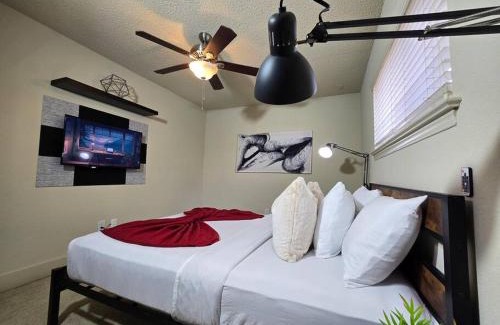 Houston Apartment | Walking Distance Galleria Condo 2BR 2BA Pool