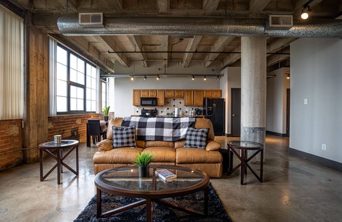 South Central Houston Apartment | Walking distance MinuteMaid Park/GRB/Dynamo/Dwntwn