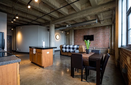 South Central Houston Apartment | Walking distance MinuteMaid Park/GRB/Dynamo/Dwntwn
