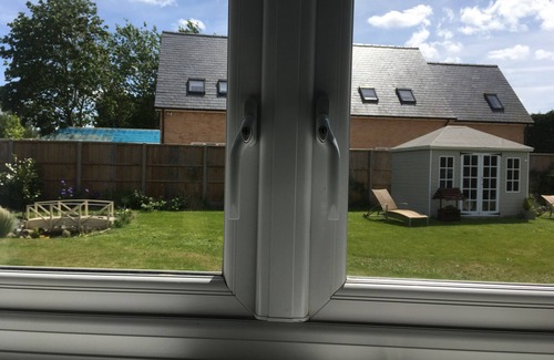 Mildenhall House | Walking distance of Mildenhall town, sleeps 3, ensuite shower, WiFi & parking