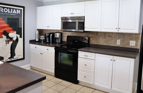 Winston - Salem House | Walking distance to Reynolda House and Gardens. Close to Wake Forest University