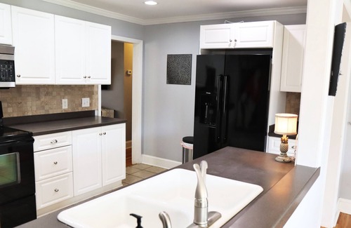 Winston - Salem House | Walking distance to Reynolda House and Gardens. Close to Wake Forest University