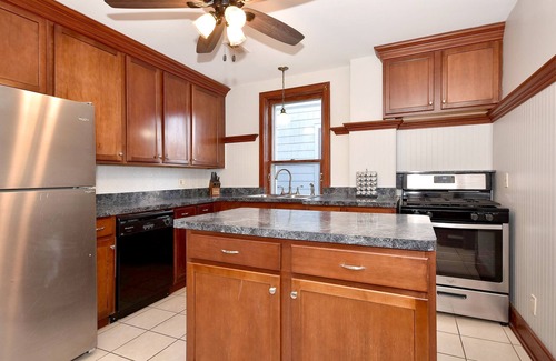 Oak Park Apartment | Walking Distance to everything.