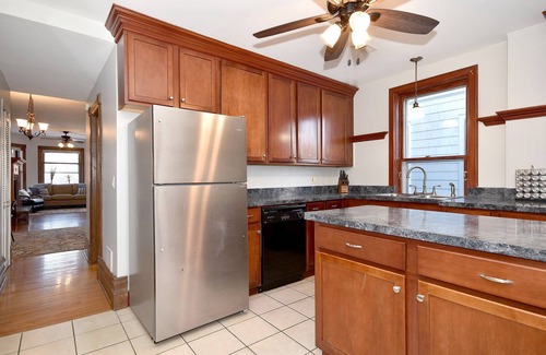 Oak Park Apartment | Walking Distance to everything.