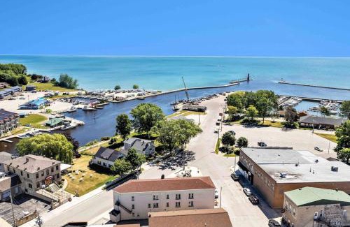 Algoma Apartment | Walking Distance To Everything- Newly Renovated!