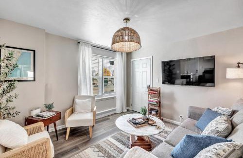 Algoma Apartment | Walking Distance To Everything- Newly Renovated!