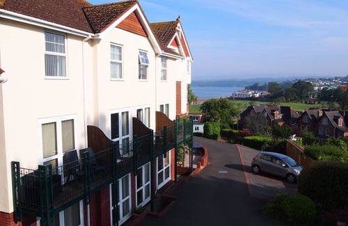 Roundham Apartment | Walking distance to Goodrington and Paignton beach, bars, restaurants and shops.