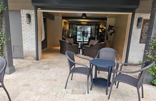 Houston Apartment | Walking Distance to Galleria 2BR 2BA Trendy Condo