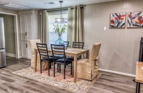 Brenham House | Walking distance to historic downtown Brenham!