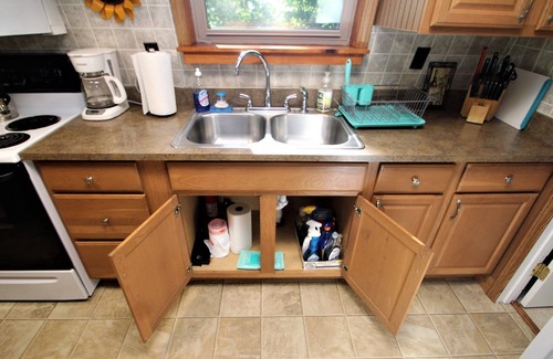 Chalk Hill Ski Chalet | Walking Distance to Klay Winery & Distillery with Hot Tub!